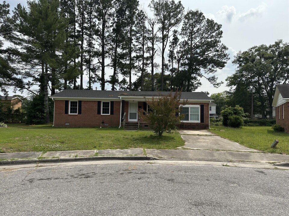 105 Fort Dr in Washington, NC - Building Photo