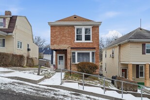 1210 Round Top St in Pittsburgh, PA - Building Photo