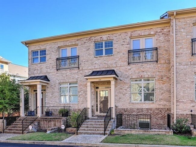 property at 745 Fountainhead Ln NE