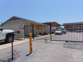 Northside Plaza Apartments in Killeen, TX - Building Photo - Building Photo