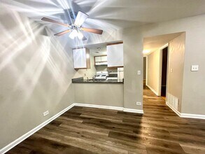1970 Kenilworth Cir in Hoffman Estates, IL - Building Photo - Building Photo