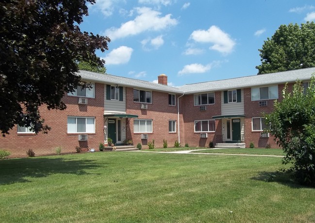 Portland Manor in Irondequoit, NY - Building Photo - Building Photo