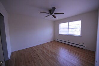 10 McKinley Ave, Unit #4 in Dumont, NJ - Foto de edificio - Building Photo
