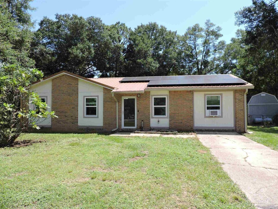4200 W Avenida De Golf in Pace, FL - Building Photo