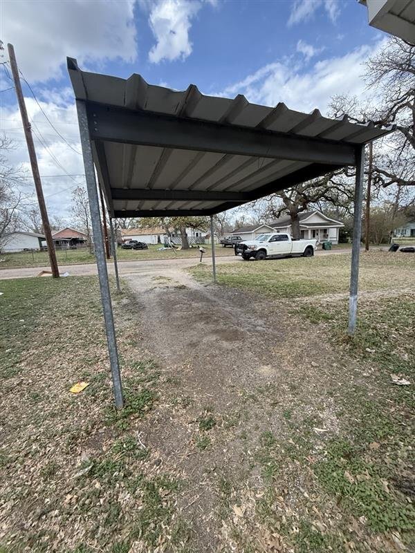 611 E 5th St in Cameron, TX - Building Photo - Building Photo