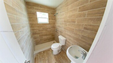 2940 NW 88th St in Miami, FL - Building Photo - Building Photo