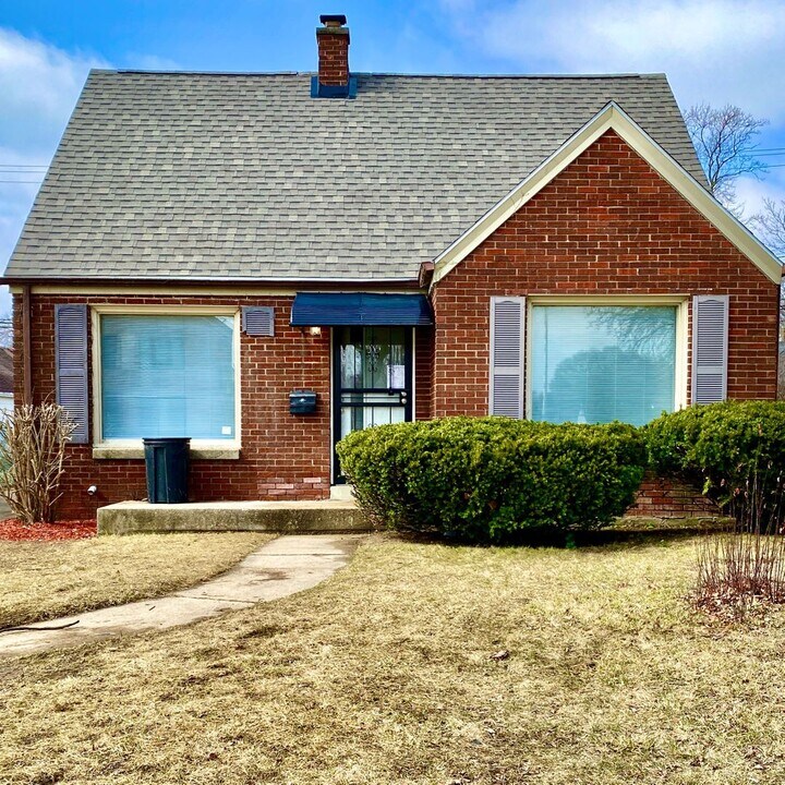5051 N 53rd St in Milwaukee, WI - Building Photo