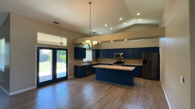 2337 W Wren Ave in Visalia, CA - Building Photo - Building Photo
