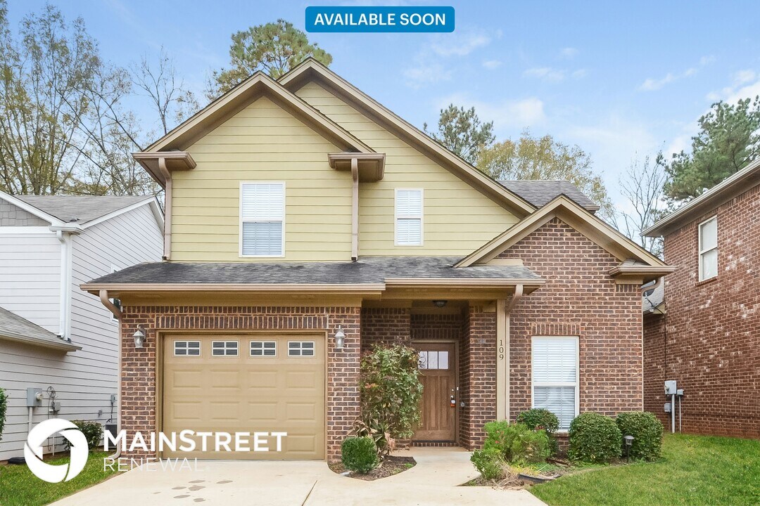 109 Union Station Dr in Calera, AL - Building Photo
