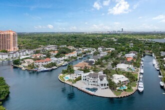 6819 Sunrise Pl in Coral Gables, FL - Foto de edificio - Building Photo