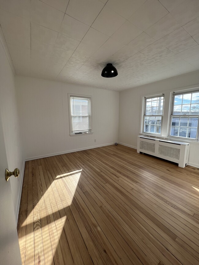 15 Irma Ave, Unit #2 in Port Washington, NY - Building Photo - Building Photo