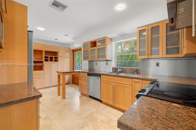 564 Golden Beach Dr in Golden Beach, FL - Foto de edificio - Building Photo