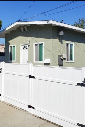 4711 Union Pacific Ave in East Los Angeles, CA - Building Photo