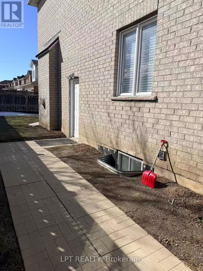 50 Royal Gala Crescent in Richmond Hill, ON - Building Photo - Building Photo