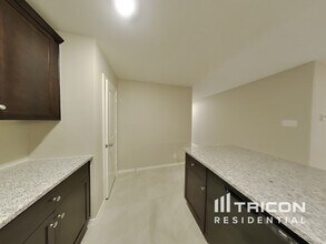 1736 Clairborne Ct in Oak Point, TX - Foto de edificio - Building Photo