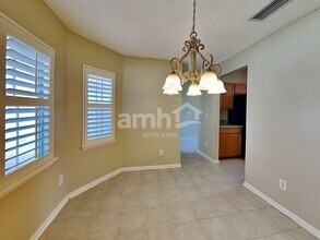 509 Chancellor Dr W in Jacksonville, FL - Foto de edificio - Building Photo