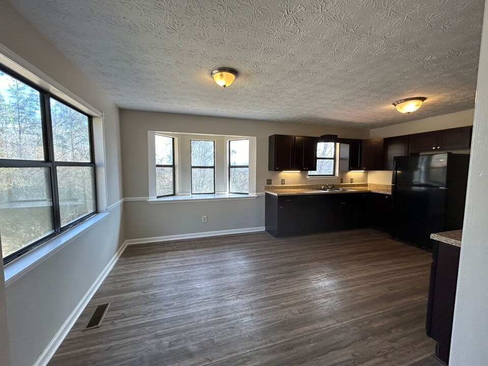 901 Locke Dr in Oxford, AL - Building Photo