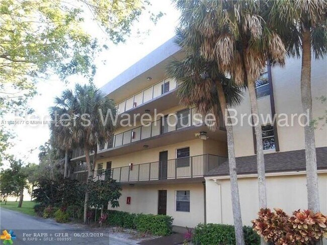 3301 NW 47th Terrace-Unit -116 in Lauderdale Lakes, FL - Foto de edificio - Building Photo