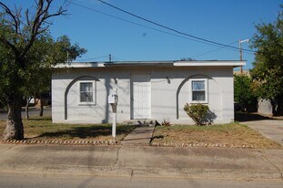 1902 E Price St in Laredo, TX - Building Photo