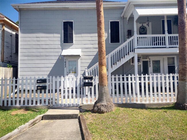 1623 Ave N 1/2-Unit -2 in Galveston, TX - Building Photo - Building Photo