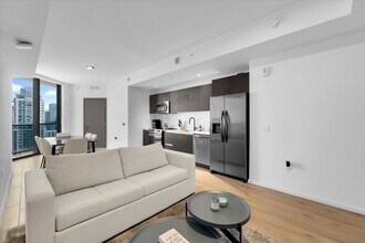 398 NE 5th St, Unit 3714 in Miami, FL - Building Photo - Building Photo