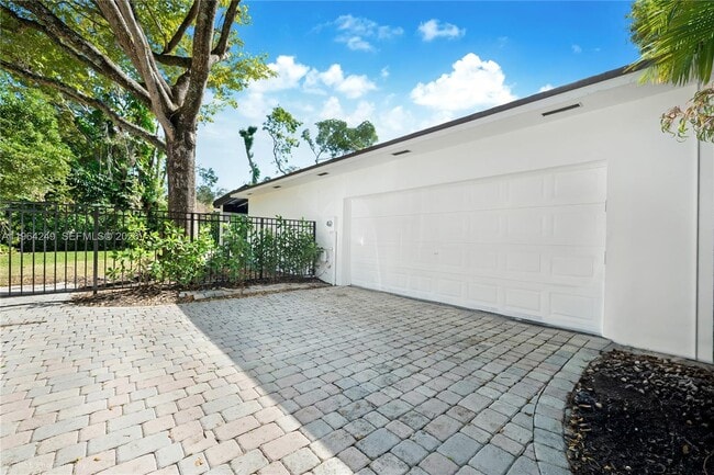 17203 SW 78th Pl in Miami, FL - Foto de edificio - Building Photo