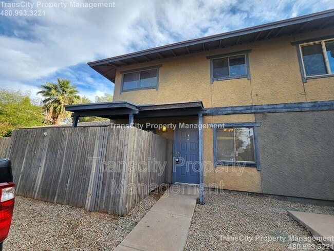 property at 286 W Palomino Dr