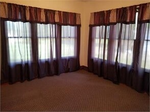 319 S Rogers St in Clarksville, AR - Building Photo - Building Photo