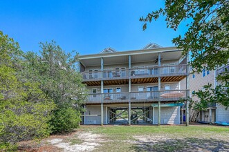 109 Anchor Dr in Surf City, NC - Building Photo - Building Photo