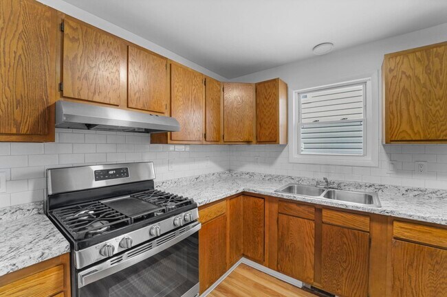 248 Halladay St in Jersey City, NJ - Building Photo - Building Photo