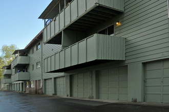 Cypress Crest Apartments in Portland, OR - Building Photo - Building Photo