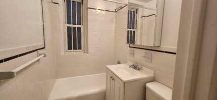 1 Jane St in New York, NY - Building Photo - Building Photo