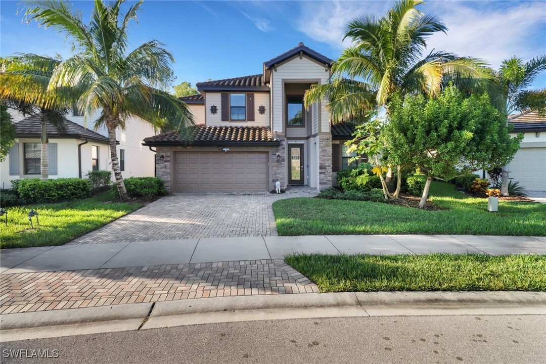 9399 Foxglove Ln in Naples, FL - Building Photo