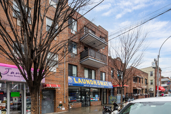 38-14 108th St in Corona, NY - Foto de edificio - Building Photo