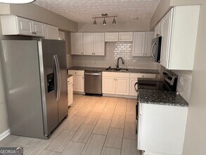1307 Lorenzo Dr SW in Atlanta, GA - Building Photo - Building Photo