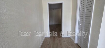 4095 14th St NE in St. Petersburg, FL - Building Photo - Building Photo