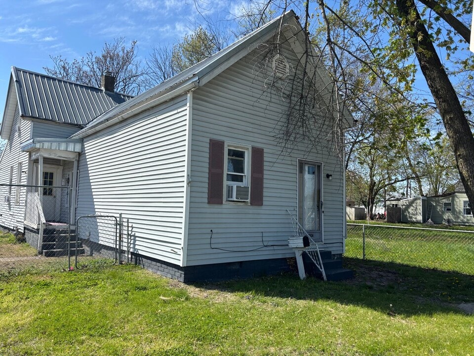 1800 N 6th Ave in Evansville, IN - Building Photo