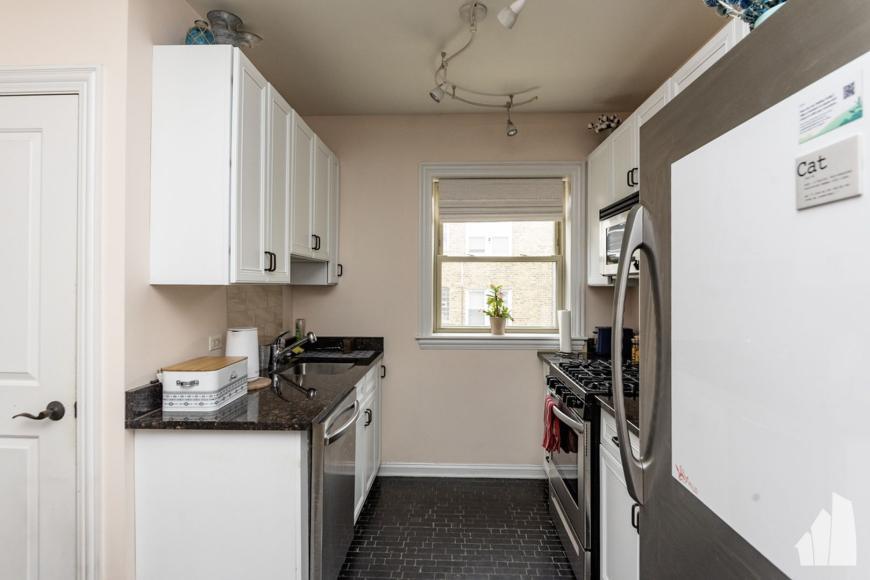 1907 W Winona St in Chicago, IL - Building Photo