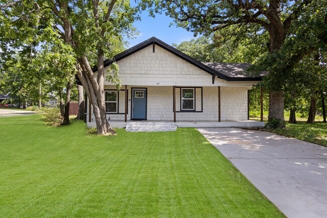 431 W Texas St