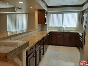 10390 La Grange Ave in Los Angeles, CA - Building Photo - Building Photo