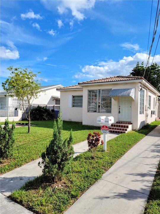 3122 SW 25th Ter-Unit -1 in Miami, FL - Building Photo