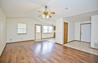 174 Township Dr in Centerton, AR - Building Photo - Building Photo