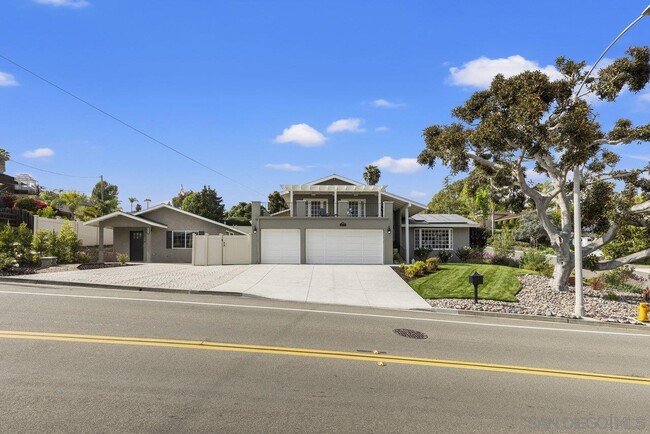 1912 Laurel Rd in Oceanside, CA - Building Photo - Building Photo