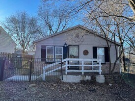 1016 S Woodbury St in Independence, MO - Building Photo