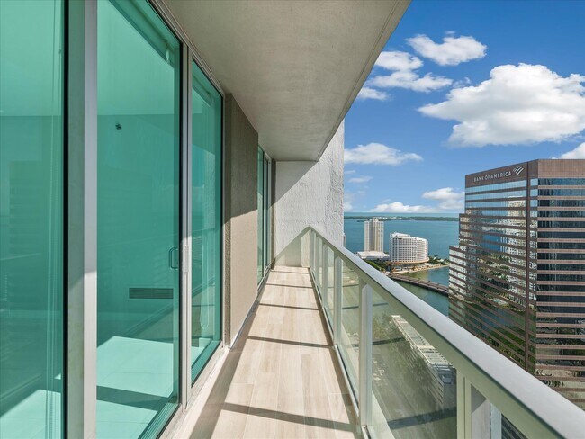 500 Brickell Ave, Unit 4010 in Miami, FL - Foto de edificio - Building Photo