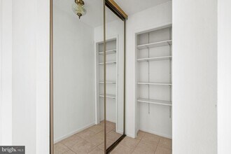 307 Yoakum Pkwy in Alexandria, VA - Foto de edificio - Building Photo