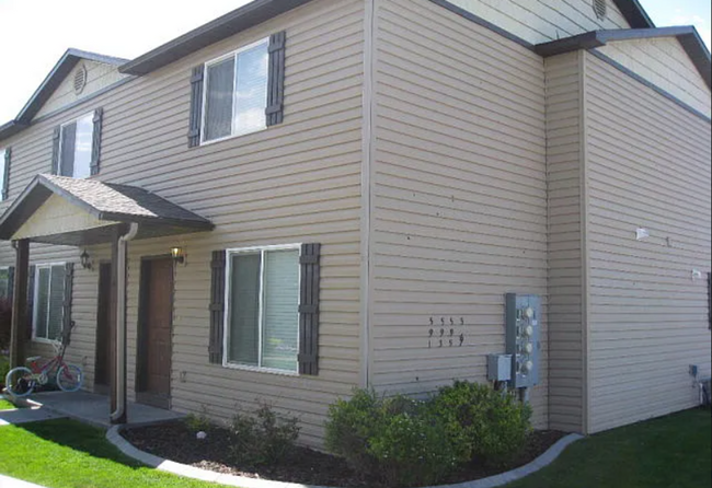 593 Countryside Ave in Rexburg, ID - Foto de edificio - Building Photo