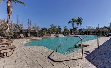 595 52nd Ave N in St. Petersburg, FL - Building Photo - Building Photo