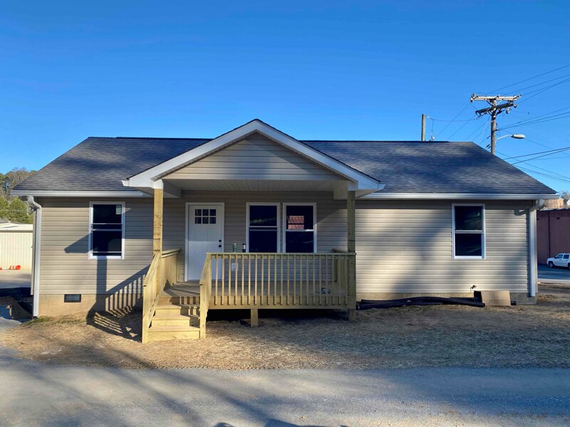 85 Maple St in Franklin, NC - Building Photo
