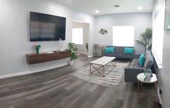 1102 Sunset Rd in West Palm Beach, FL - Building Photo - Building Photo